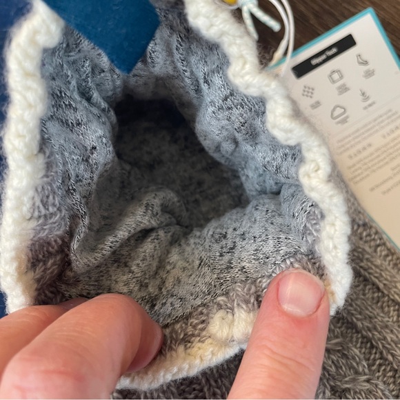 Bombas gripper Cozy Gray and Cream Knit slippers xl - Picture 2 of 4